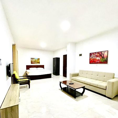 Faraseen Apartments Al Qastal 외부 사진