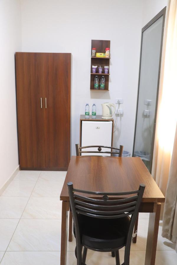 Faraseen Apartments Al Qastal 외부 사진